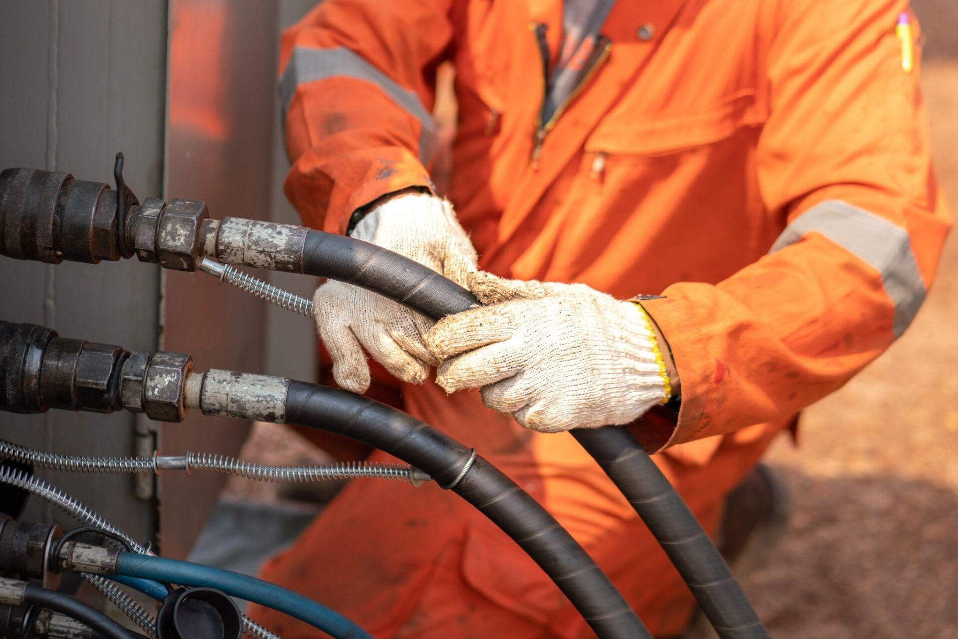 Working with high pressure hydraulics systems